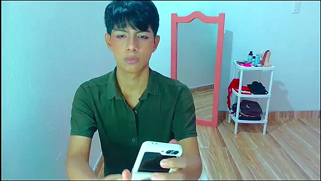 Snapshot of phuwin_bj chatting on 05/26/26, 05:47 phuwin bj online show from 05/26/26, 05:47