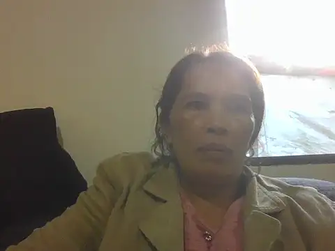 Snapshot of momshe2026 chatting on 05/25/26, 08:53 momshe2026 online show from 05/25/26, 08:53