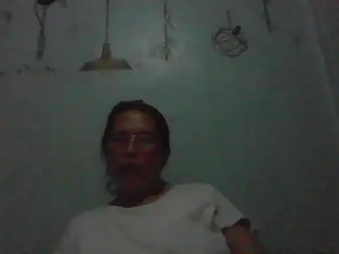 Snapshot of momshe2026 chatting on 06/21/26, 01:13 momshe2026 online show from 06/21/26, 01:13