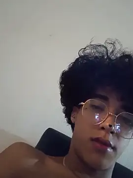Snapshot of boy_max_latin chatting on 06/15/26, 07:43 boy max latin online show from 06/15/26, 07:43