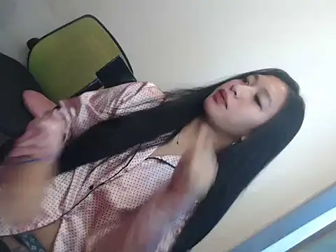 Snapshot of goddess_ashanti chatting on 06/18/26, 01:39 goddess ashanti online show from 06/18/26, 01:39
