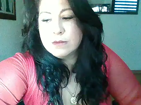Snapshot of CurvyFireLatina chatting on 05/27/26, 01:52 CurvyFireLatina online show from 05/27/26, 01:52