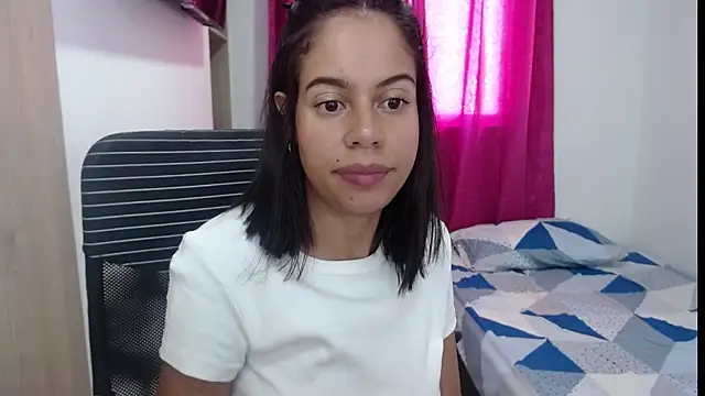 Snapshot of Valeria_Santos_ chatting on 06/24/26, 01:43 Valeria Santos online show from 06/24/26, 01:43