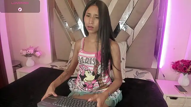 Snapshot of casey_lorens chatting on 07/02/26, 03:17 casey lorens online show from 07/02/26, 03:17