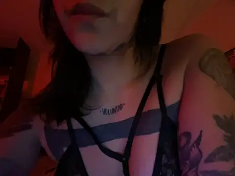 Snapshot of zoe_secrets chatting on 05/24/26, 03:11 zoe secrets online show from 05/24/26, 03:11