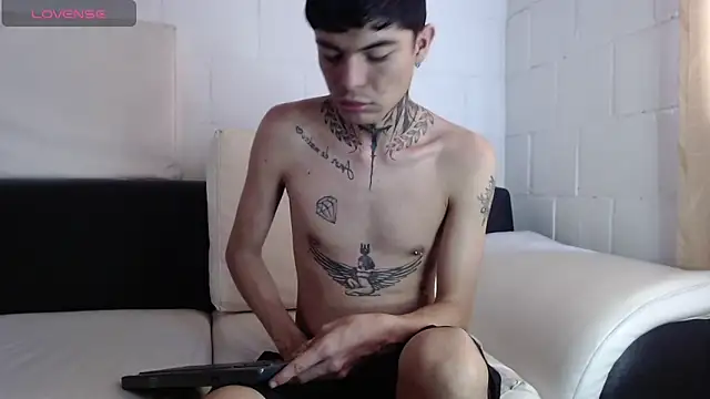 Snapshot of badboy-fox chatting on 06/15/26, 03:58 badboy-fox online show from 06/15/26, 03:58