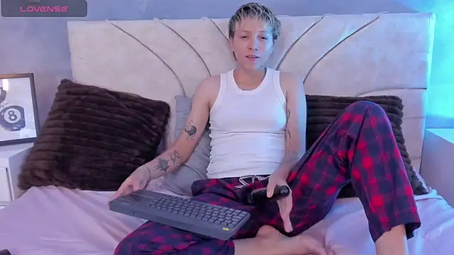 vane grey online show from 06/06/26, 07:51