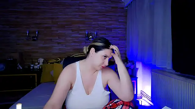 Snapshot of MiraHaze chatting on 02/16/25, 09:27 MiraHaze online show from 02/16/25, 09:27