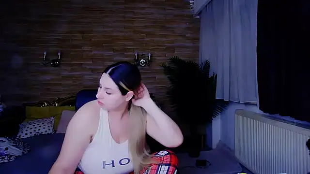 Snapshot of MiraHaze chatting on 03/04/25, 02:49 MiraHaze online show from 03/04/25, 02:49