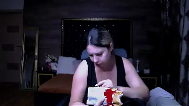 Snapshot of MiraHaze chatting on 10/05/25, 09:29 MiraHaze online show from 10/05/25, 09:29