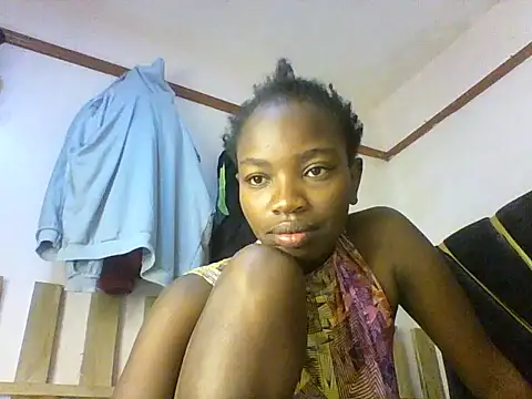 Snapshot of aliana082169 chatting on 06/15/26, 07:32 aliana082169 online show from 06/15/26, 07:32