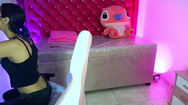 Snapshot of Cami_monroe_m chatting on 05/23/26, 12:09 Cami monroe m online show from 05/23/26, 12:09