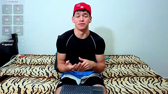 Snapshot of Luke_Muscle chatting on 06/18/26, 11:53 Luke Muscle online show from 06/18/26, 11:53