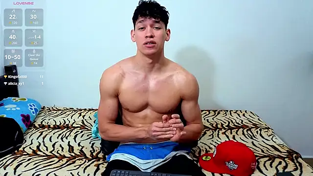 Snapshot of Luke_Muscle chatting on 06/20/26, 02:20 Luke Muscle online show from 06/20/26, 02:20
