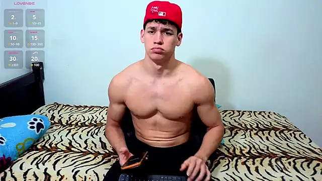 Snapshot of Luke_Muscle chatting on 06/23/26, 01:14 Luke Muscle online show from 06/23/26, 01:14