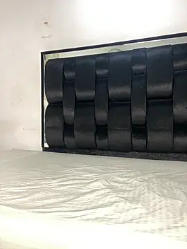 Snapshot of luciHornyGIRL chatting on 05/25/26, 11:33 luciHornyGIRL online show from 05/25/26, 11:33