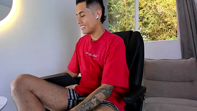 Snapshot of NickCopeer_ chatting on 07/15/26, 12:32 NickCopeer online show from 07/15/26, 12:32