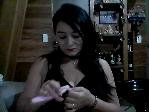 Snapshot of Anlly_garcia002 chatting on 06/27/26, 01:54 Anlly garcia002 online show from 06/27/26, 01:54