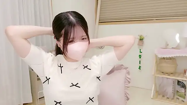 Snapshot of Yuinyaaa chatting on 06/04/26, 07:25 Yuinyaaa online show from 06/04/26, 07:25
