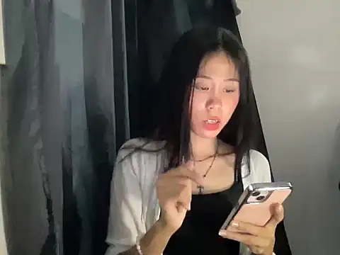 amberluiss online show from 06/11/26, 07:06