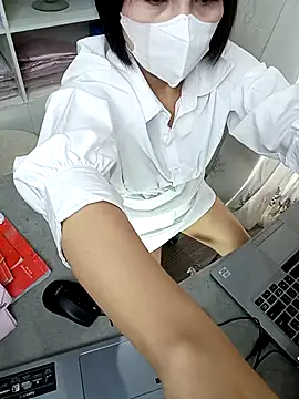 Snapshot of Julie-Rosee chatting on 06/06/26, 01:43 Julie-Rosee online show from 06/06/26, 01:43