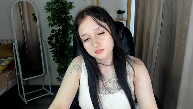 Snapshot of Emma-Blissa chatting on 07/02/26, 03:23 Emma-Blissa online show from 07/02/26, 03:23