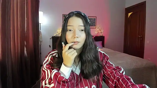 Snapshot of milana_marttt chatting on 07/12/26, 12:40 milana marttt online show from 07/12/26, 12:40