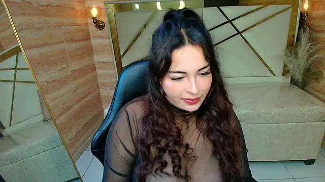 Snapshot of Kiara_Moon_r chatting on 07/14/26, 03:11 Kiara Moon r online show from 07/14/26, 03:11
