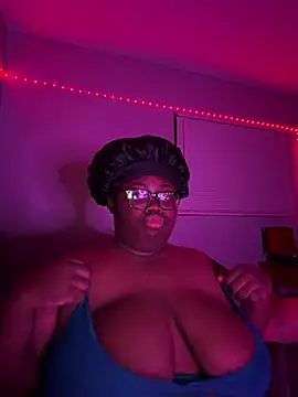 Snapshot of YummyAim299 chatting on 08/07/26, 02:35 YummyAim299 online show from 08/07/26, 02:35