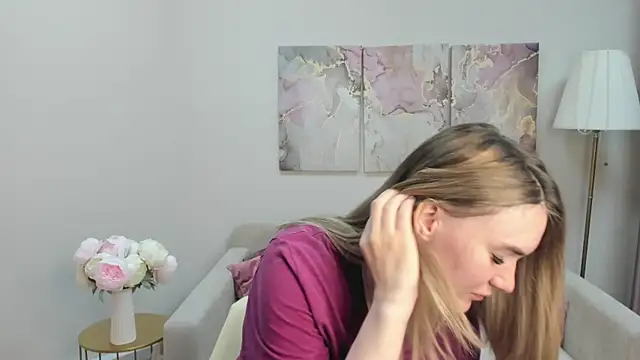 Snapshot of RoxyReignn chatting on 05/28/26, 10:51 RoxyReignn online show from 05/28/26, 10:51