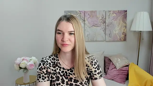 Snapshot of RoxyReignn chatting on 05/30/26, 10:18 RoxyReignn online show from 05/30/26, 10:18
