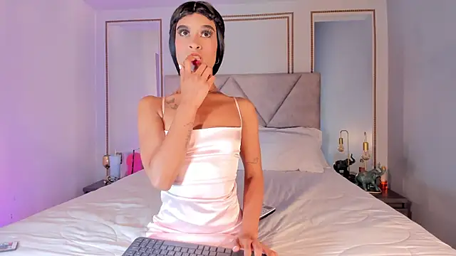 NicoleeJoness online show from 06/12/26, 04:11