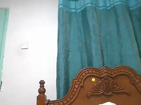 peacechloe online show from 06/17/26, 04:52