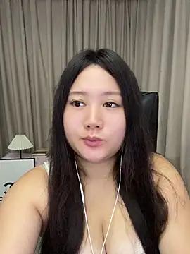 Snapshot of Luckysisi-s chatting on 07/13/26, 01:14 Luckysisi-s online show from 07/13/26, 01:14