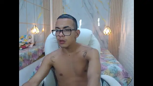 maximiliano hotdevil online show from 05/26/26, 02:18