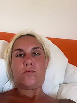 Sofia beee online show from 06/27/26, 11:04