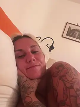 Sofia beee online show from 07/16/26, 07:53