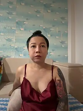 Snapshot of LINDA_HD chatting on 06/19/26, 12:42 LINDA HD online show from 06/19/26, 12:42