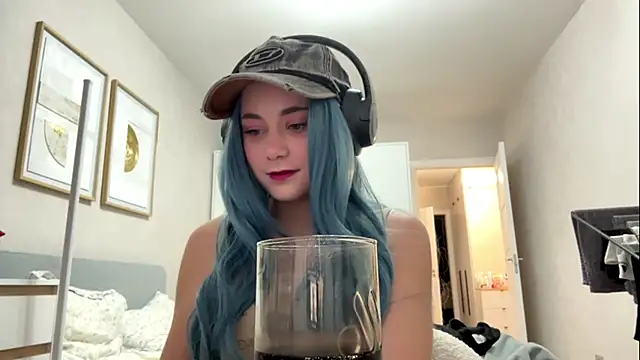 Snapshot of elfLiana chatting on 05/31/26, 04:47 elfLiana online show from 05/31/26, 04:47