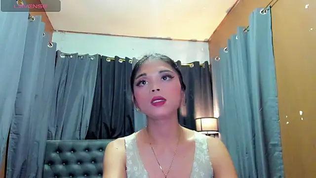 Snapshot of Valentina_lust chatting on 06/15/26, 02:58 Valentina lust online show from 06/15/26, 02:58