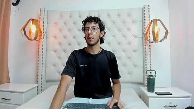 Snapshot of LEO_SANZ66 chatting on 06/22/26, 12:24 LEO SANZ66 online show from 06/22/26, 12:24