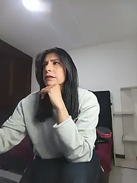 Snapshot of Samantha01_Rosse01 chatting on 06/13/26, 01:53 Samantha01 Rosse01 online show from 06/13/26, 01:53