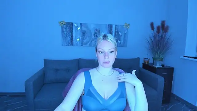 Lisa Merritt online show from 06/03/26, 05:43