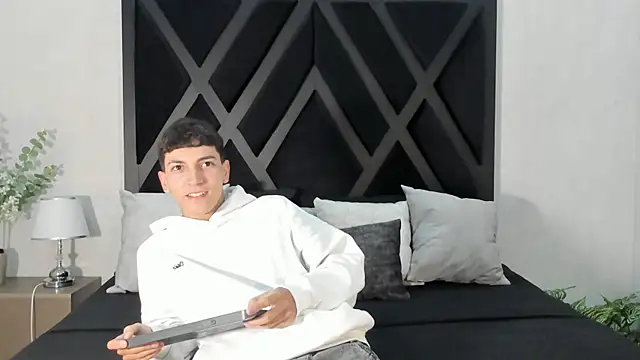 Snapshot of Gian_Rossi chatting on 06/19/26, 11:14 Gian Rossi online show from 06/19/26, 11:14