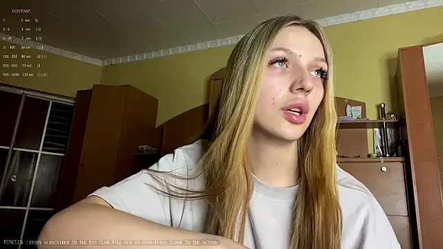 Snapshot of xXMelanieseXx chatting on 06/16/26, 04:42 xXMelanieseXx online show from 06/16/26, 04:42