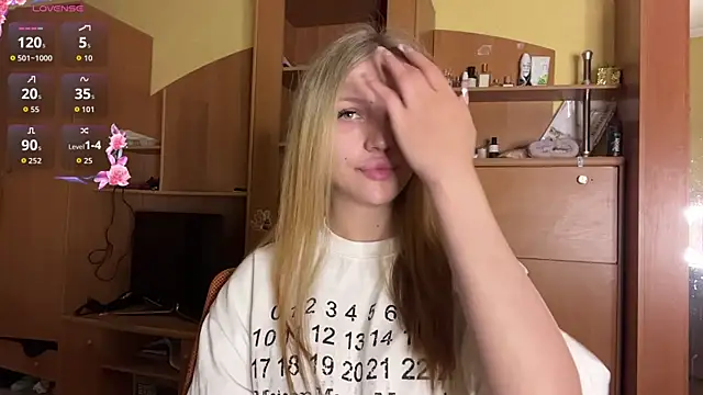 Snapshot of xXMelanieseXx chatting on 06/19/26, 04:33 xXMelanieseXx online show from 06/19/26, 04:33
