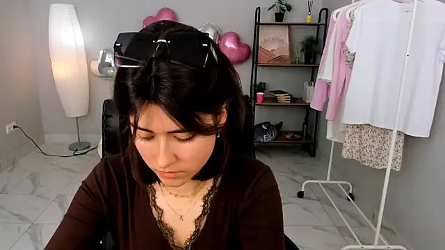 Snapshot of Barbara_Little chatting on 05/27/26, 12:24 Barbara Little online show from 05/27/26, 12:24