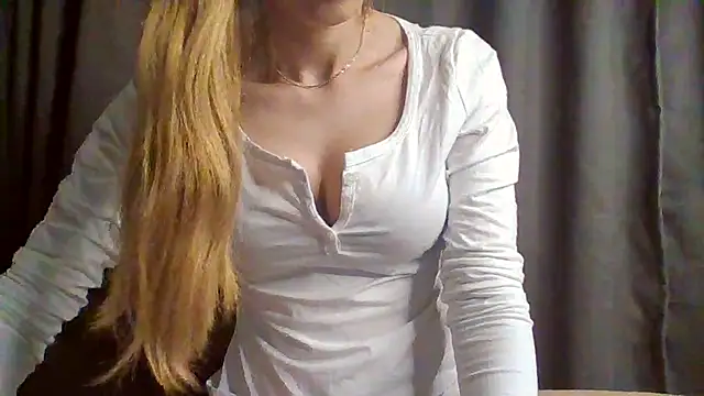 ArtisticMia online show from 05/28/26, 04:15