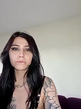 alynnafem online show from 06/18/26, 10:47