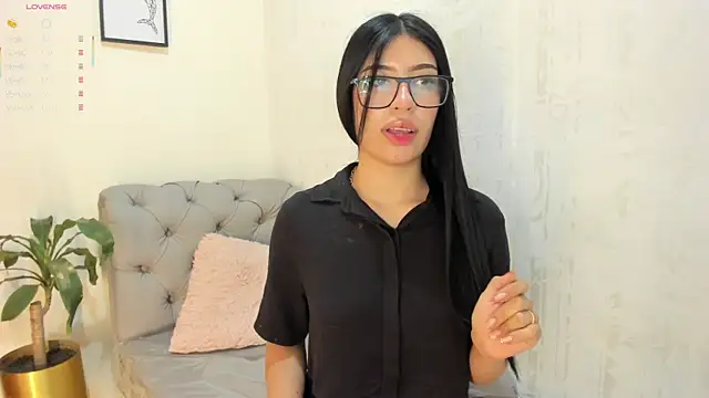 Snapshot of violet_rose_8 chatting on 05/27/26, 06:16 violet rose 8 online show from 05/27/26, 06:16